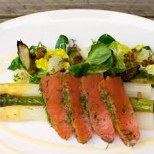 Gravlax met asperges en kaviaar